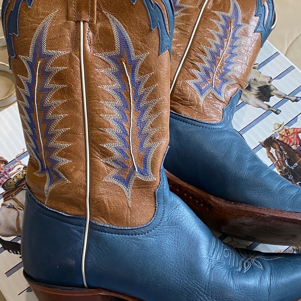 Tony Lama cowboy boots. Size 7.5 blue